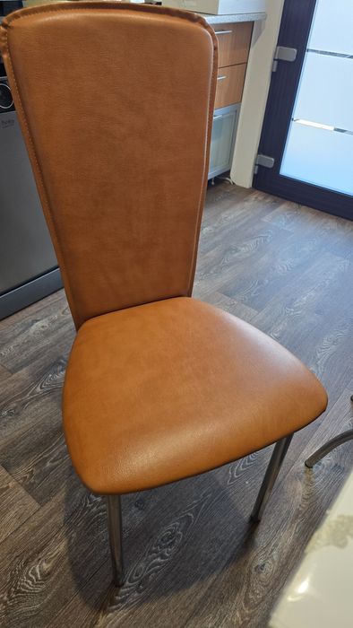 Vand 2 scaune bucatarie