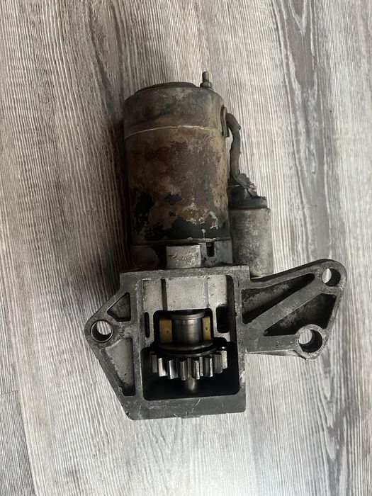 Продам стартер на мазду MPV