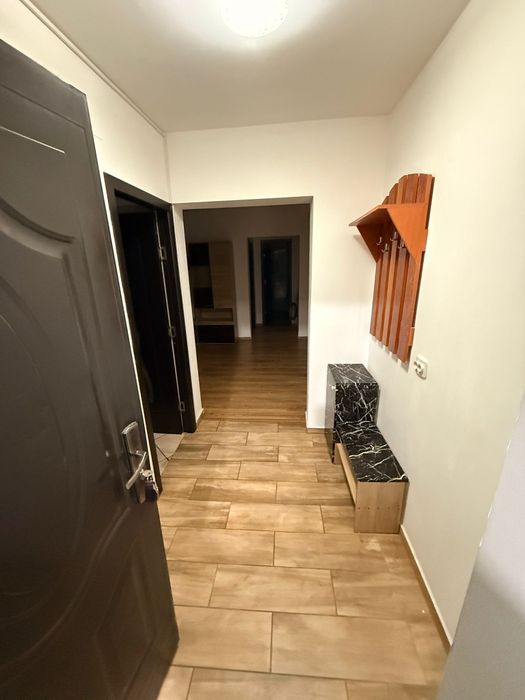 Închiriez apartament