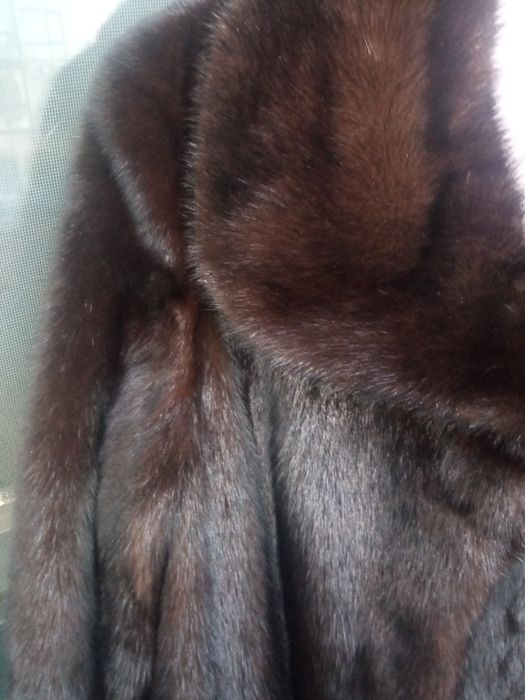 Норковая шуба продается
