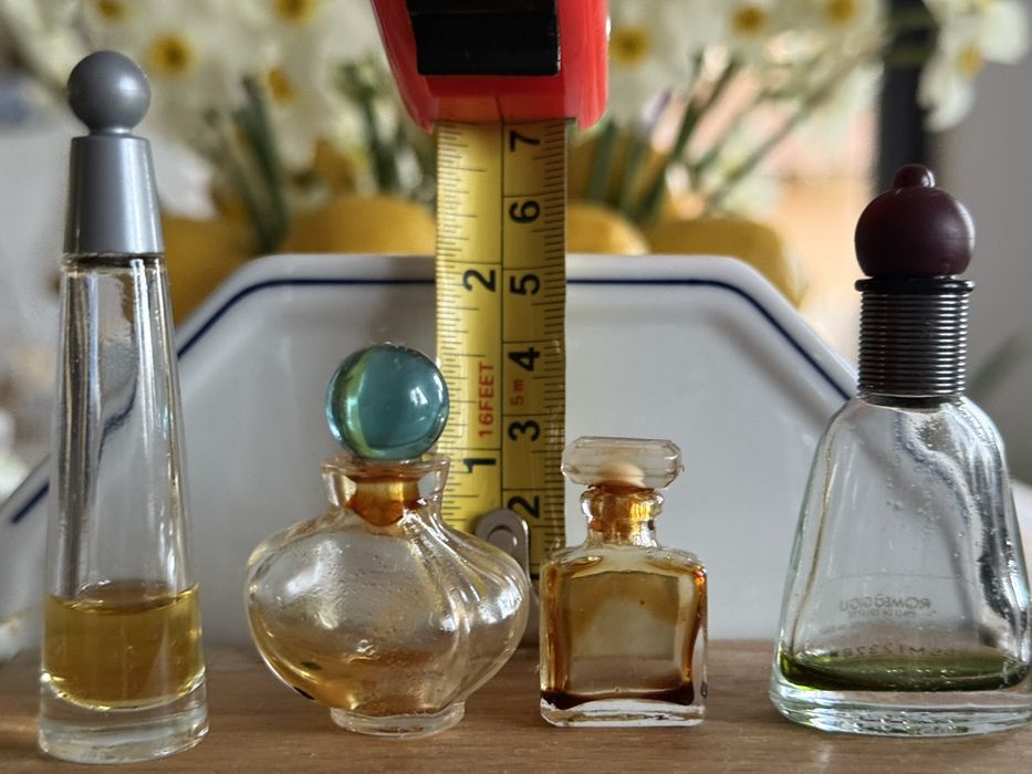 Set vintage 4 sticlute parfum in miniatura pentru colectie