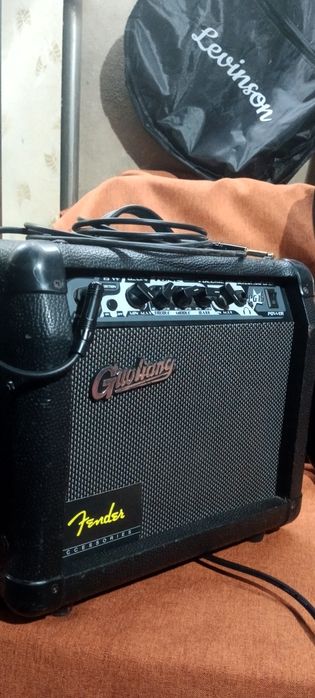 Электрогитара с комбоусилителем