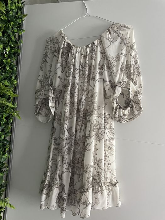 Ефирна рокля с цветя