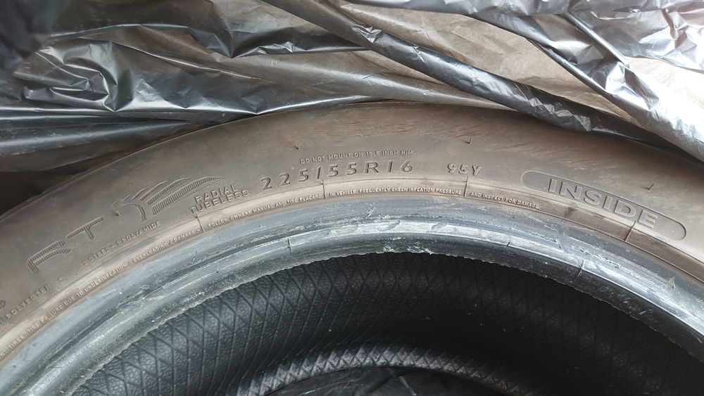 Dunlop 225 55 16 почти не са карани 4 бр!