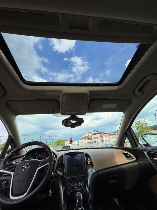 Opel Astra 1.4 Turbo 140 CP • Automată • 2014 •