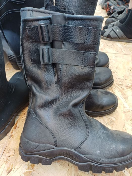 Продам спец обувь