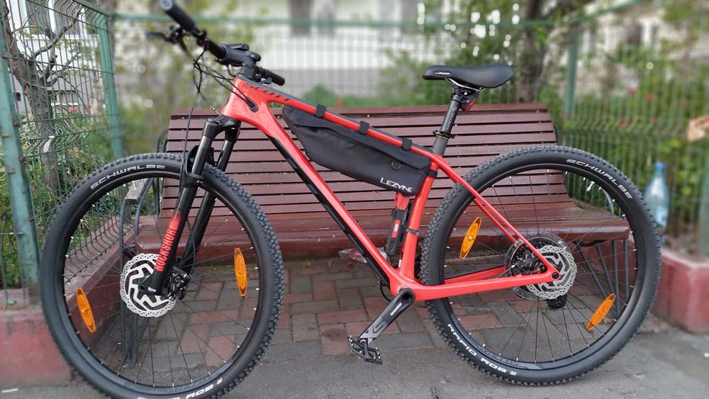 Bicicletă XC: Scott Scale 920 – Cadru Carbon HMF (L) – 29" – Transmisie SRAM NX 12v – Tubeless – Stare excelenta