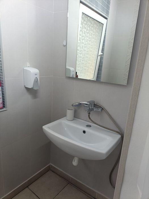 De închiriat apartament cu utilități incluse in preț și fara garanție!
