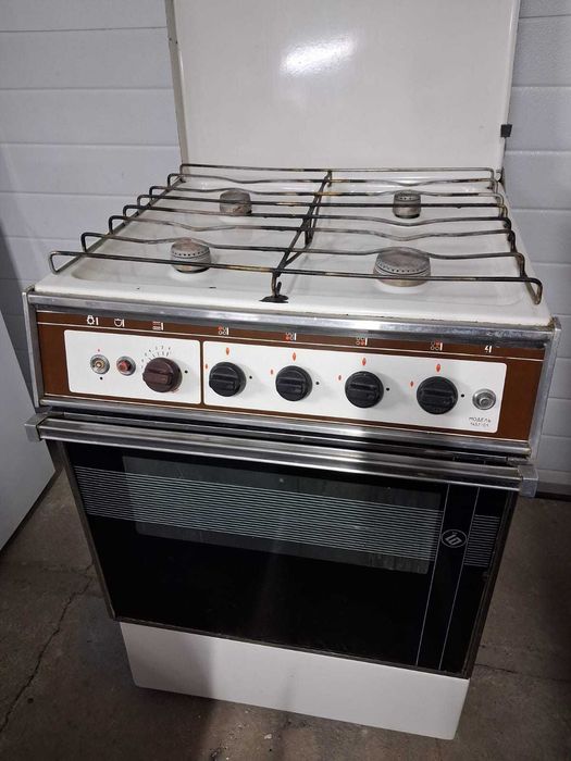 Газаовая плита 60х60см GEFEST в идеальном сост.