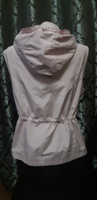 Vestă de toamna/primavara roz cu gluga.