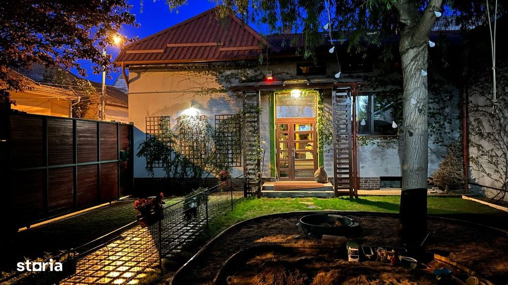 Casă de vânzare spațiu comercial sau casă de locuit in zona centrala