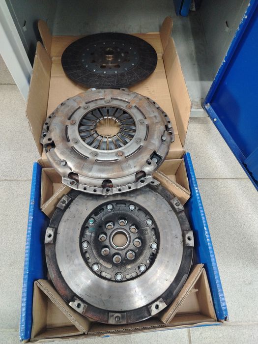 Маховик в комплекте со сцеплением JAC T6