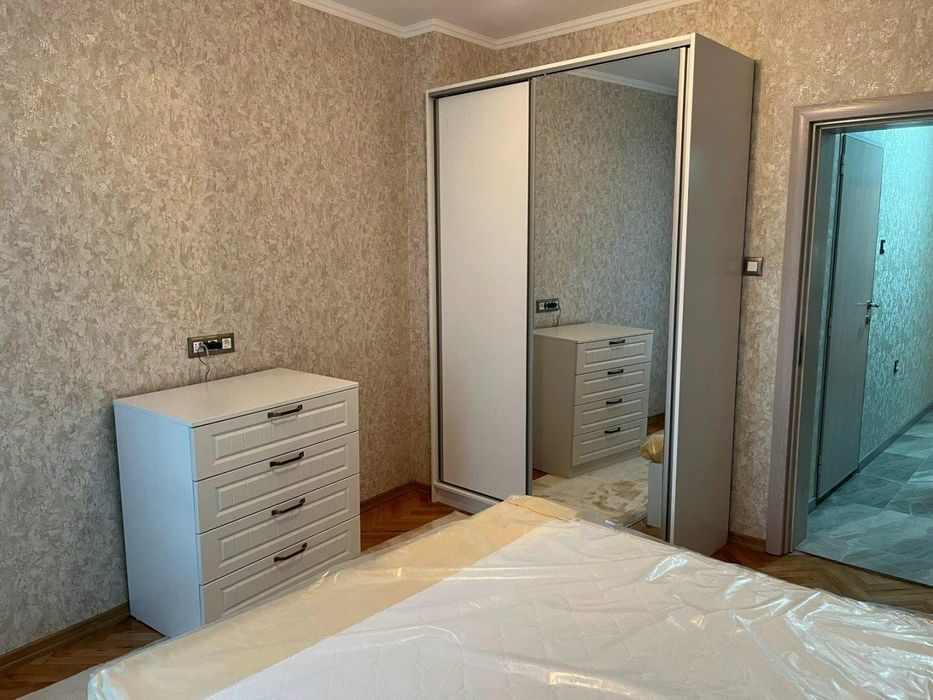 Тристаен апартамент, под наем, Център