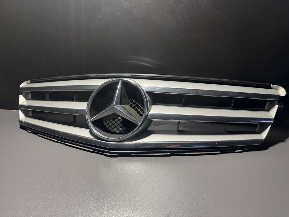 Grila centrala mercedes c class w204