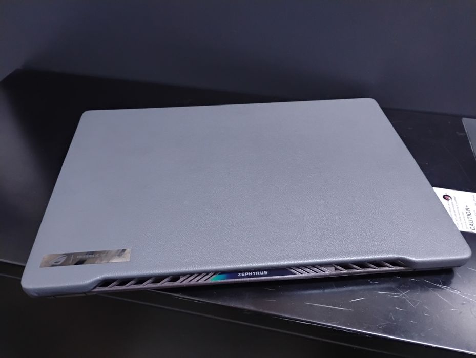 Laptop Asus - carcasă Zephyrus G14