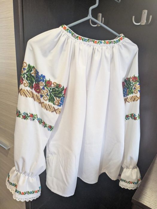 Ie traditionala cusuta cu margele