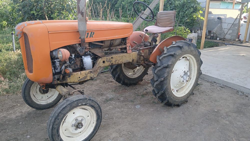 De vânzare tractor+prasitoare +plug +freza+tocatoare de crengi
