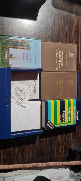 Учебници за английски с касетки, от времето на соца.