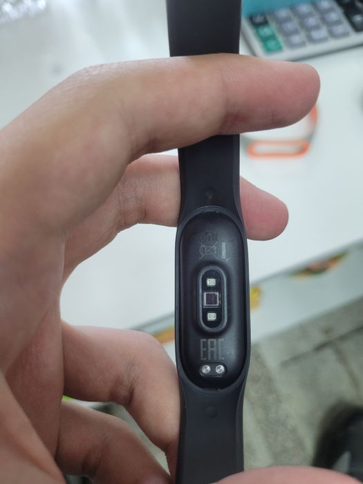 продам mi band 4