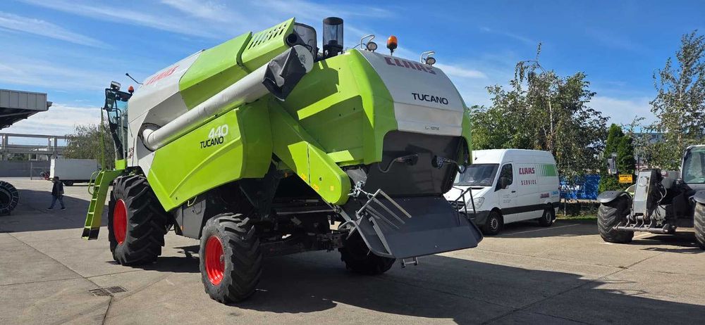 Combina Claas Tucano 440 T4i
