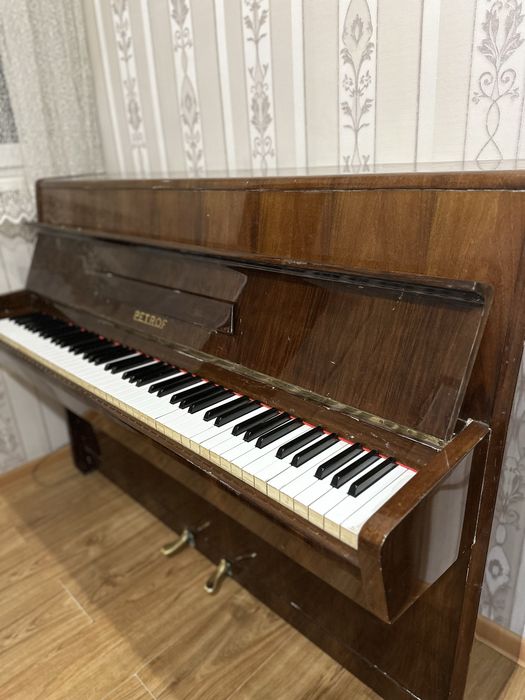 Продам пианино PETROF