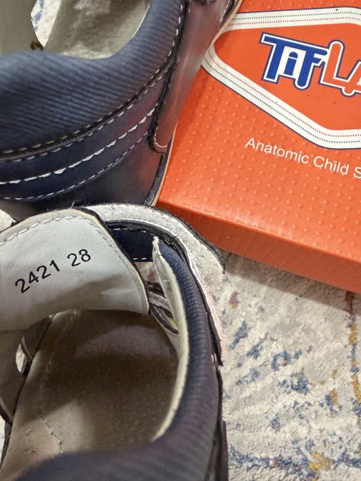 Продам сандали на 28 размер