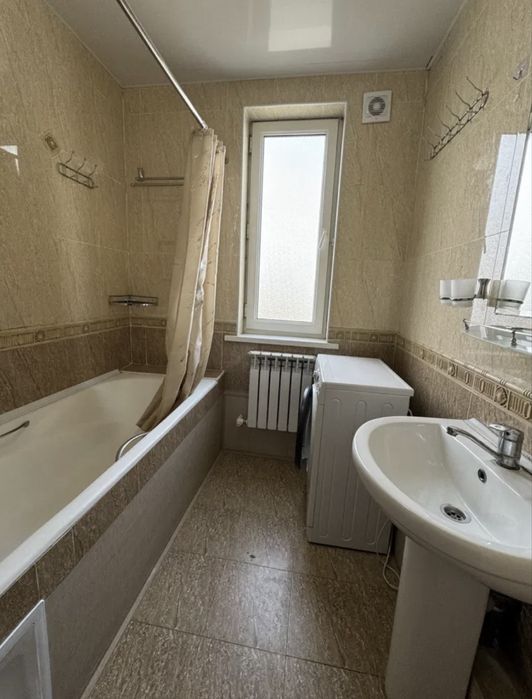 Ойбек , 3 комнатнач квартира 76м2 | ориентир гостиница Россия