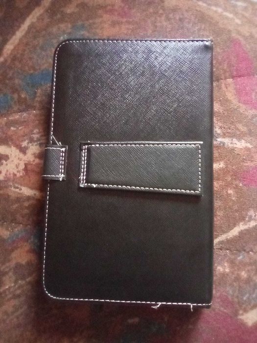 Tabletă Vonino, cu tastatură, husă, căști și încărcător incluse