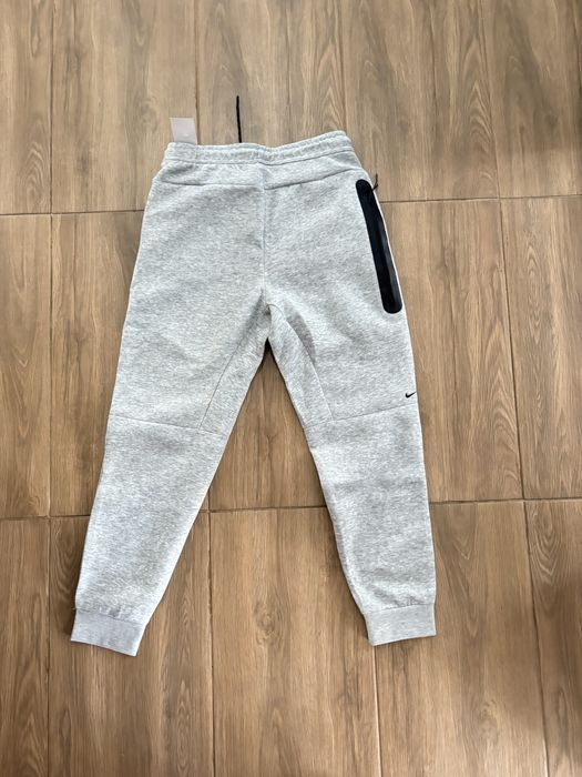 Pantaloni Nike Tech