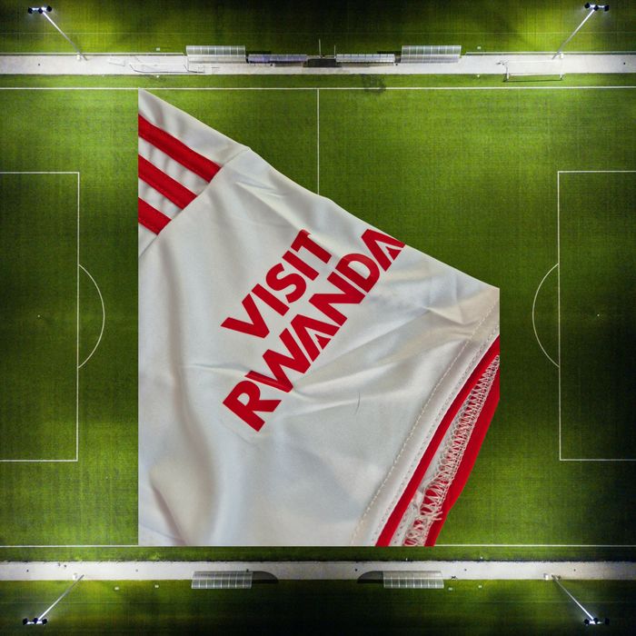 Официален първи екип на Arsenal FC сезон 2025/26