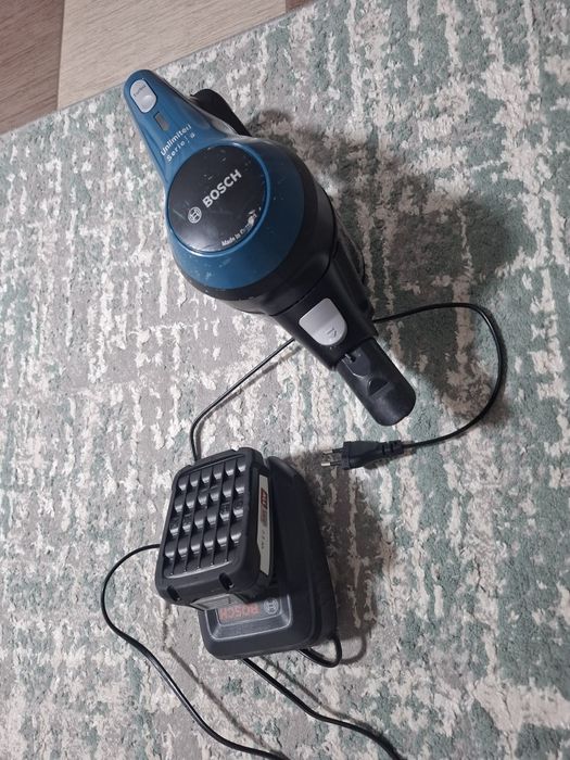 Aspirator vertical bosch unlimited serios 6