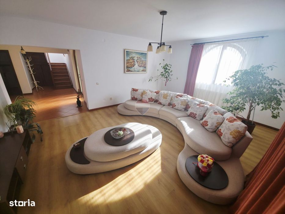 Casă / Vilă cu 5 camere de vânzare