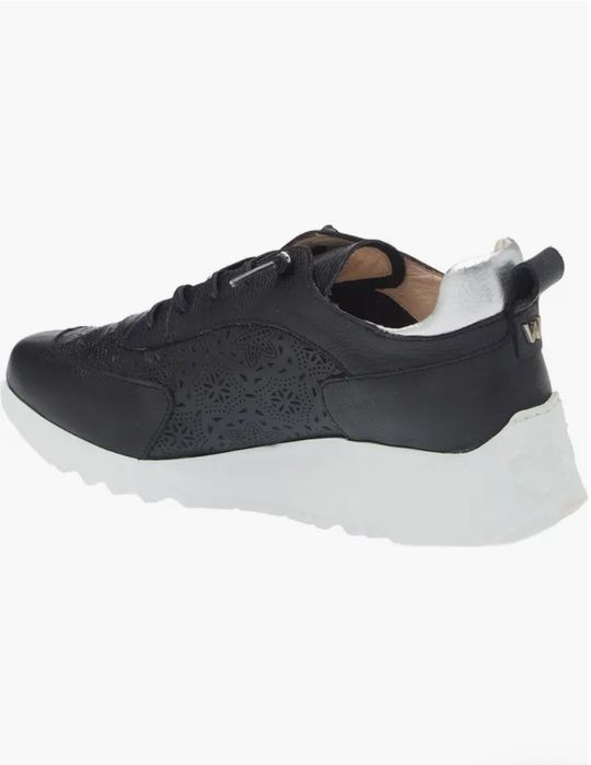 SALE! Wonders Eleven сникърси