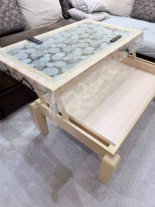 Диван и холна маса