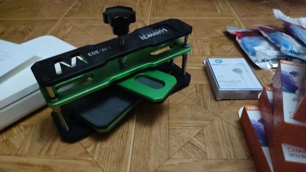 Аксессуары для айфонов