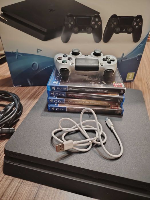 PS4 SLIM конзола 1 TB + 4 оригинални игри