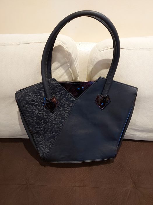 Черна дамска чанта