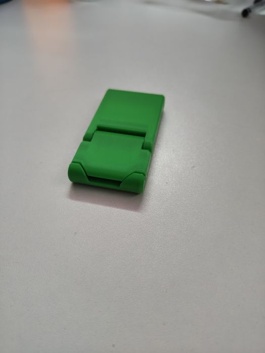 Мини стойка за телефон – малка, но изненадващо стабилна