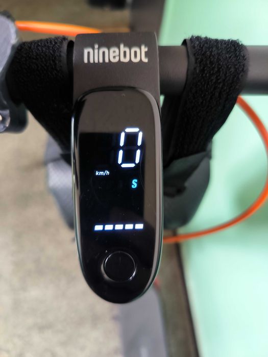 Електрическа тротинетка Ninebot KickScooter D28E - Powered by Segway