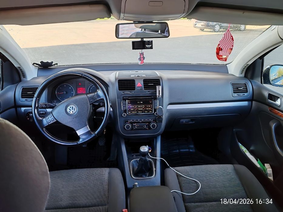 Vând Volkswagen Golf V