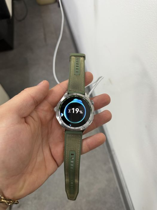 Смарт часовник Huawei GT4