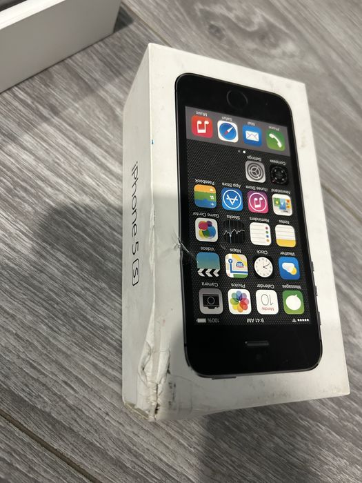 Iphone 5s. Экран не оригинальный.