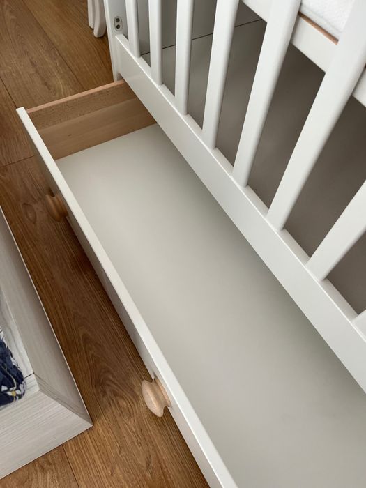 Бебешко креватче с чекмедже