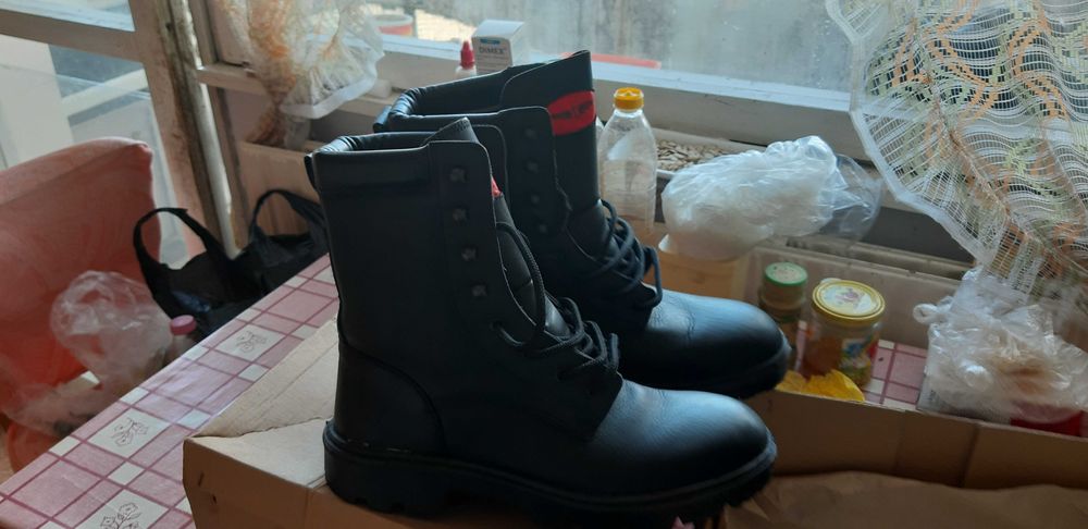 Продавам мъжки ботуши