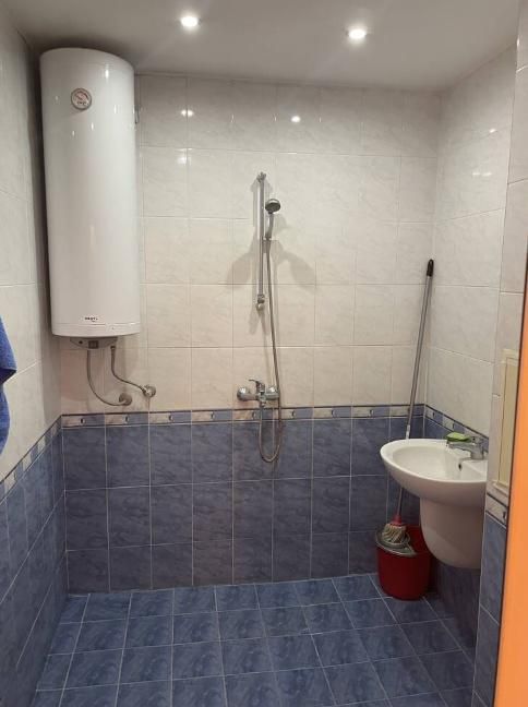 Дава се под наем Тристаен апартамент в Пловдив, Изгрев - 80 кв.м за 350 € - Снимка #3