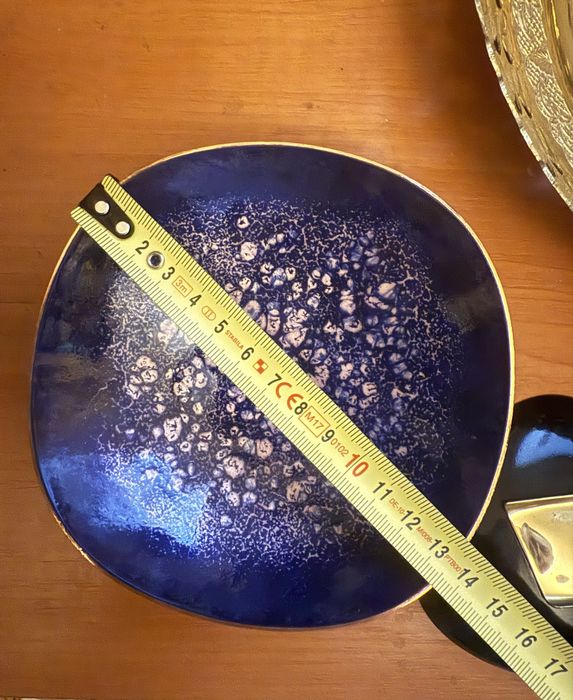 Бронзови чинии и фруктиера , свещници , купичка и пепелник