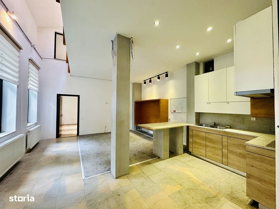 Casa cu curte comuna, parter si mansarda, 130 mp — zona centrala, Cl