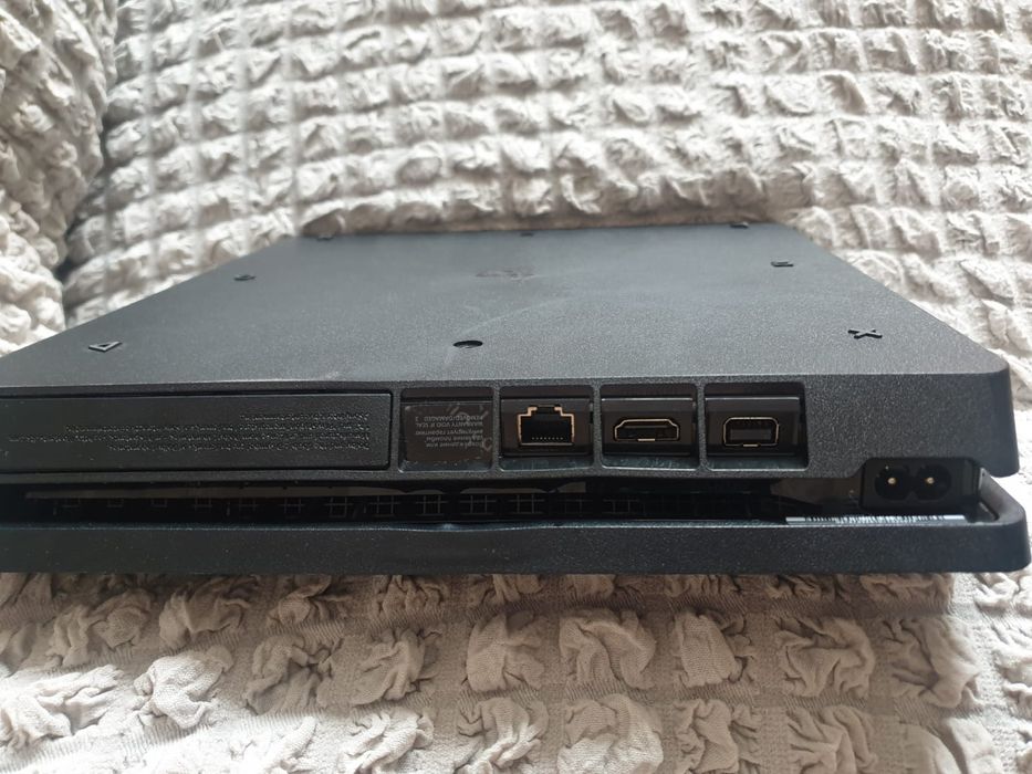 Продам Playstation 4 slim