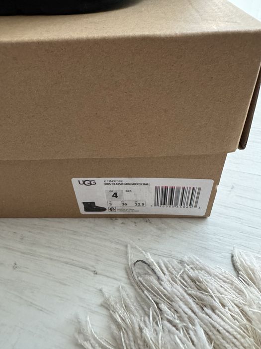 Vand cizme Ugg  cu paiete