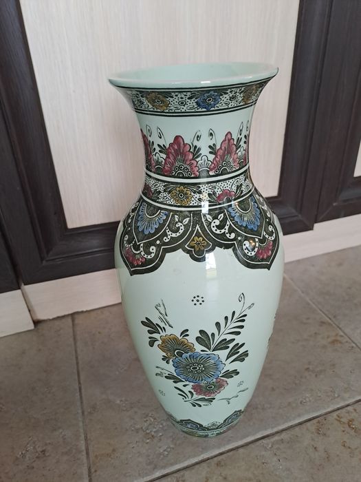 Порцеланова ваза на-"Villeroy &Boch ."